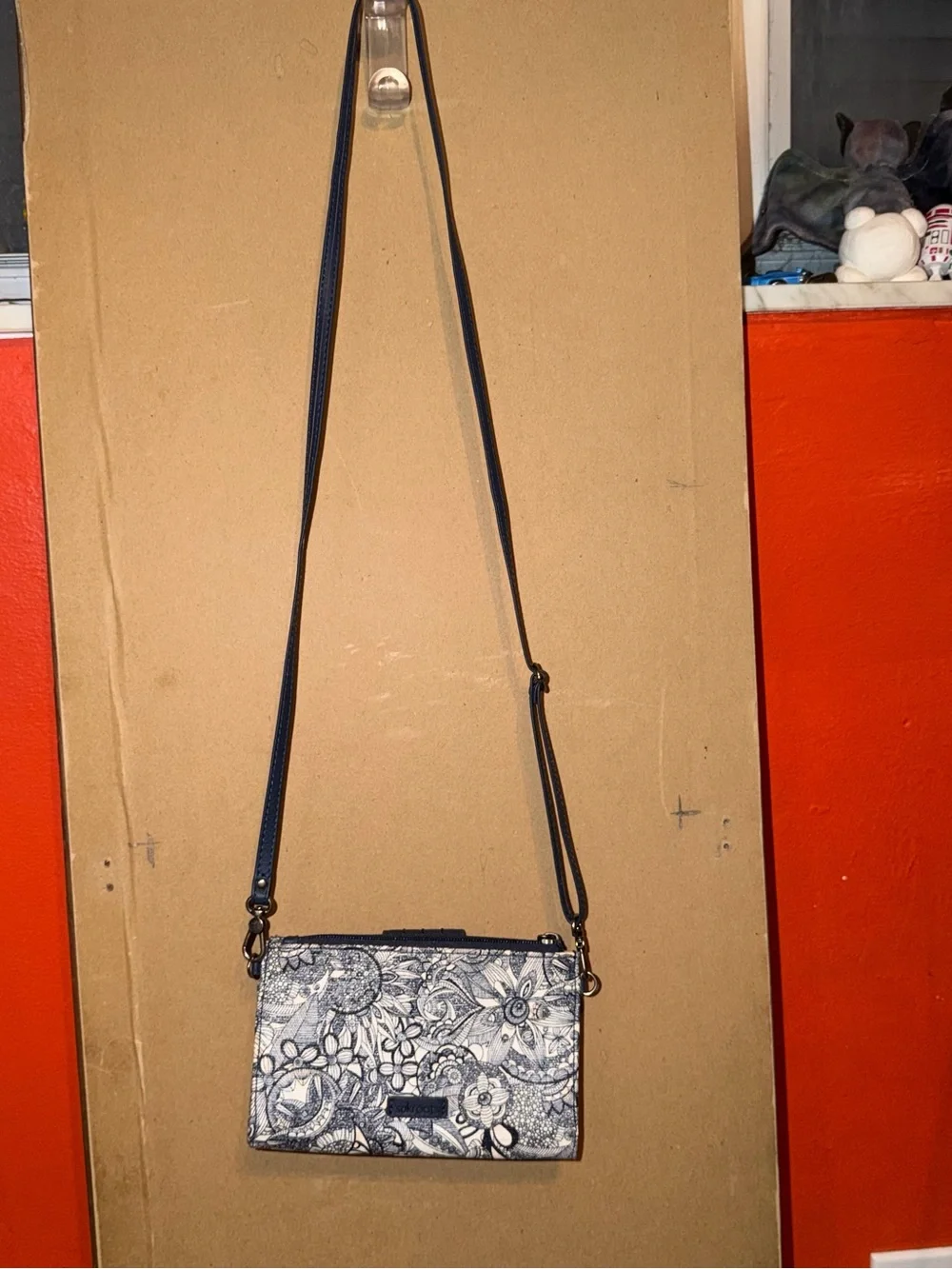 Sakroots Navy and White Floral Wristlet with Detachable Strap Great Collection